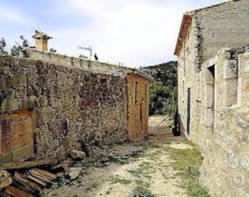 Calle de Biniarroi en estado de abandono