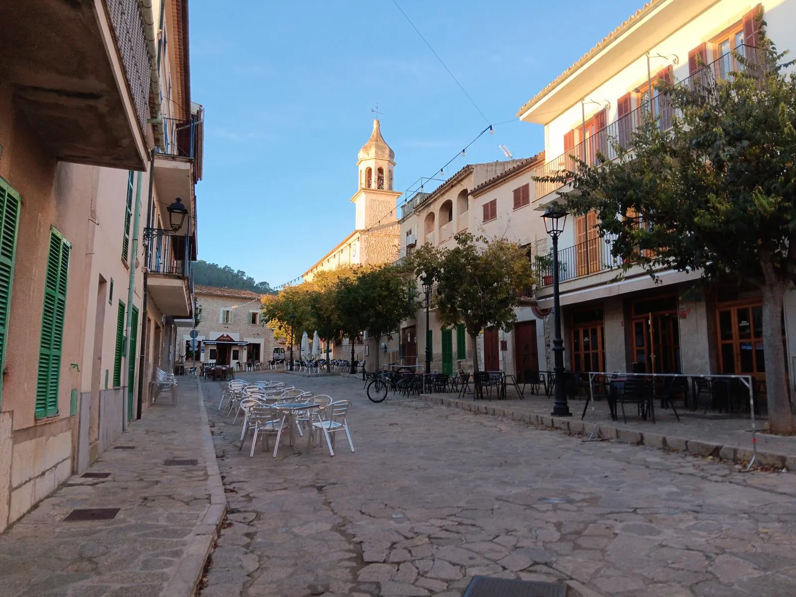 Plaza d'Alt zona d'oci amb bars i terrasses