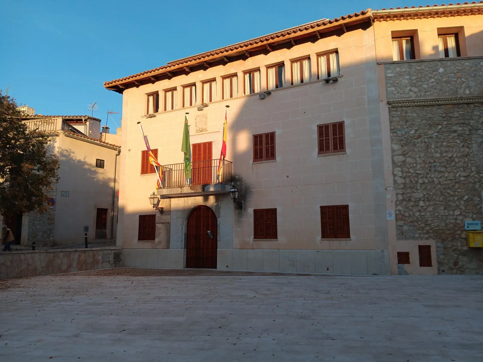 Plaça central de l'ajuntament on es celebren les tradicionals Berbenes