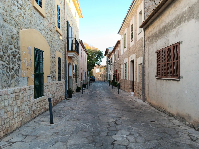 Carrer del nucli antic dedicat a Josep Mateu (Don Pep)