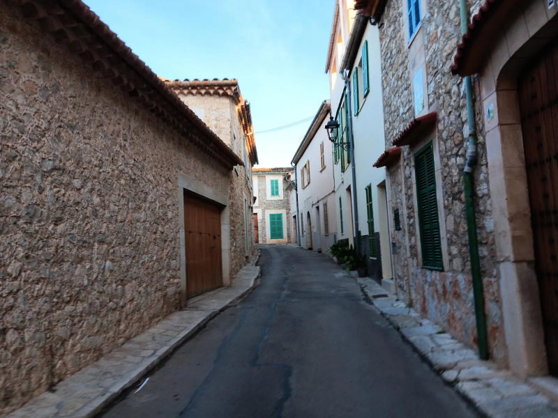 Carer Principal, antic access al poble