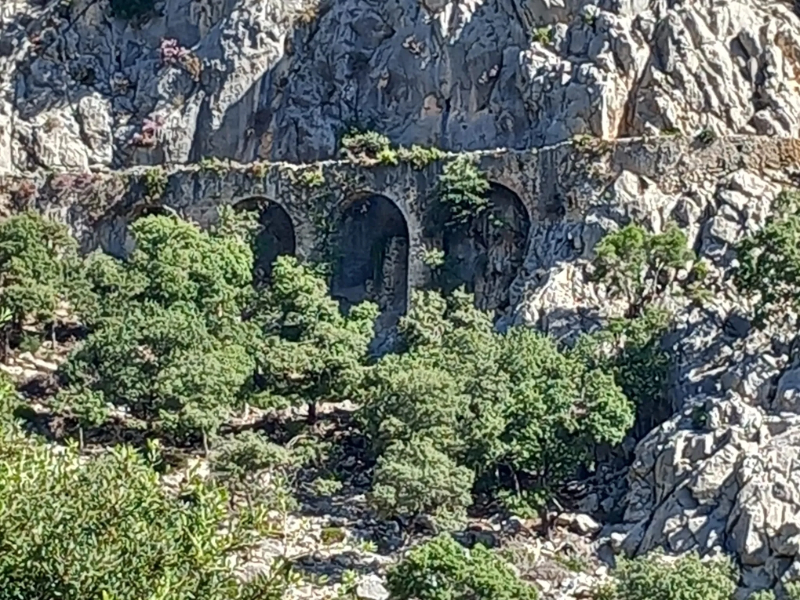 Arcs d'en Fontanet canaleta font d'es Prat Massanella