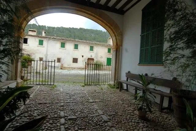 Entrada a las casas señoriales 
