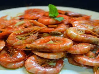 Gambes saltejades amb alls