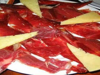 Aperitiu de jamon iberic i formatges