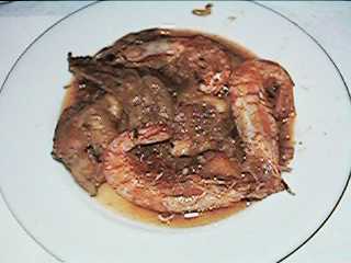 Conill amb ceba i gambes