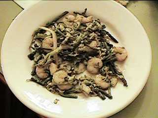 Revoltill amb espàrrecs, gambes i alls